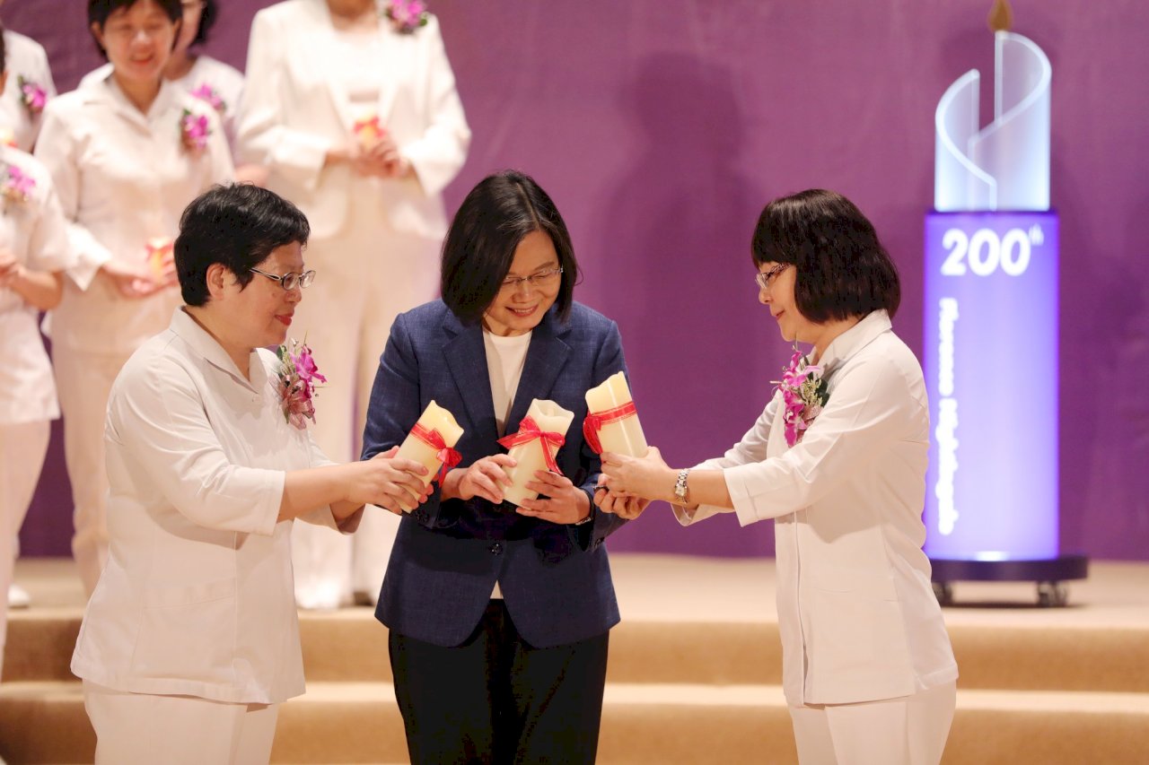 感謝護理師扮演防疫戰力 蔡總統盼持續守護國人健康