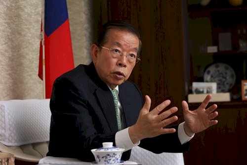 日媒專訪 謝長廷：台灣實行民主有利防疫