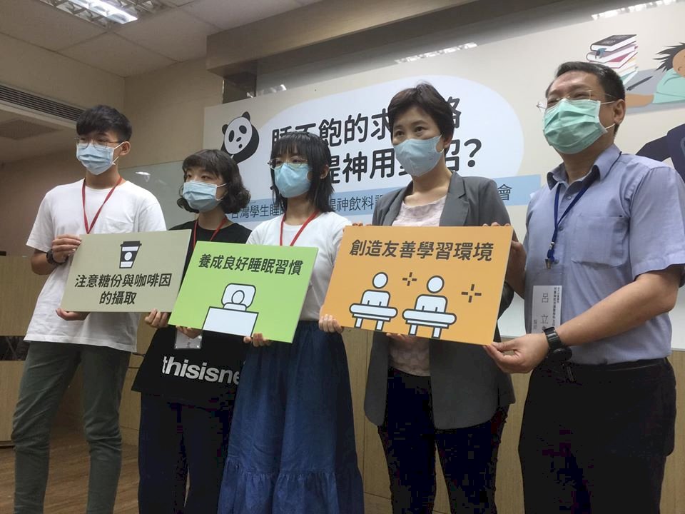 青春期學生喝咖啡拚熬夜 醫師提醒要適量