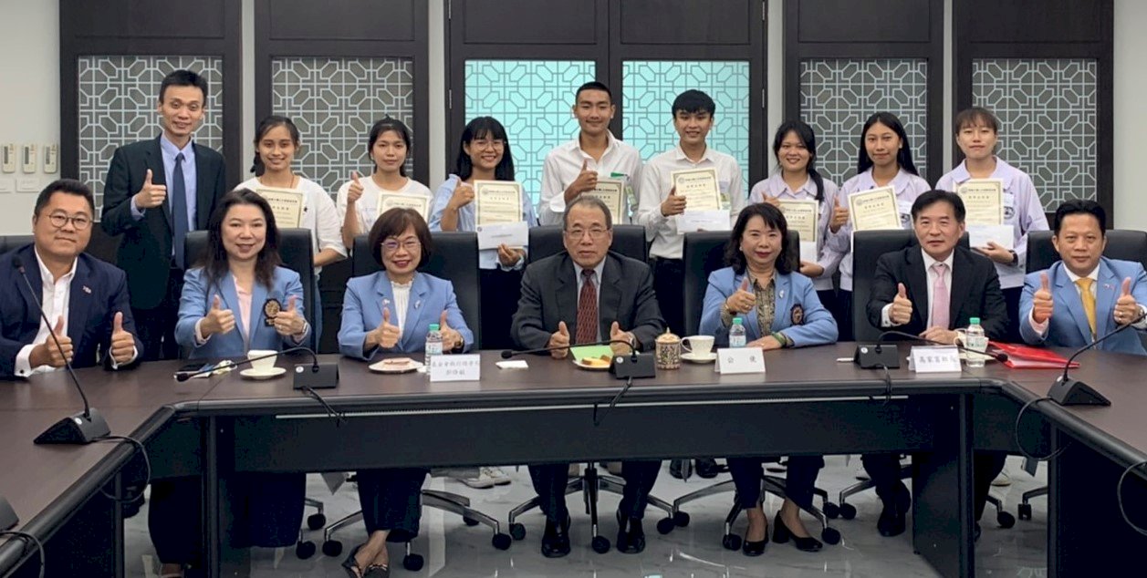 泰國台灣之友慈善基金會捐助獎學金 鼓勵學生赴台升學