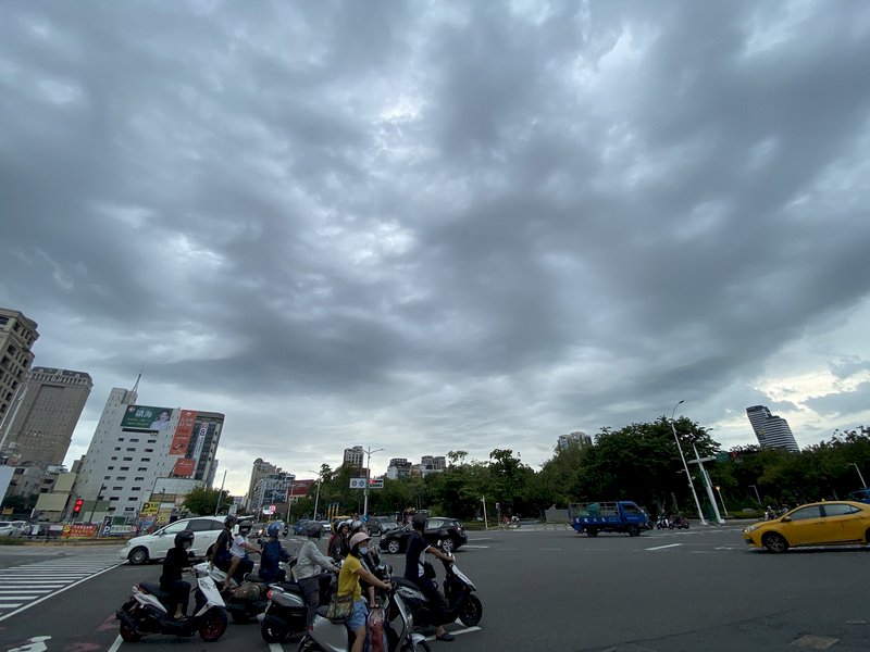 大雨特報  台中以南及東半部9縣市防大雨