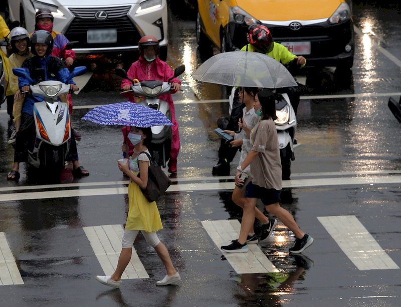 桃園以北宜蘭降雨明顯 留意南海熱帶低壓動態
