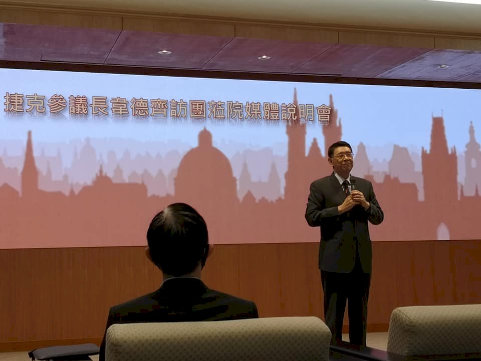 立院台捷民主友誼牆 游錫堃與維特齊簽名留念