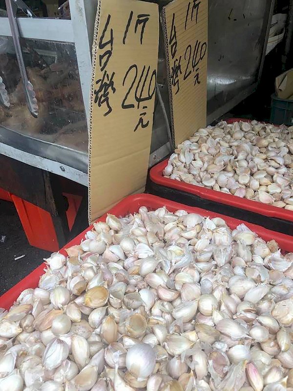 蒜價飆漲  陳吉仲：進口合格率升市場價格將趨穩