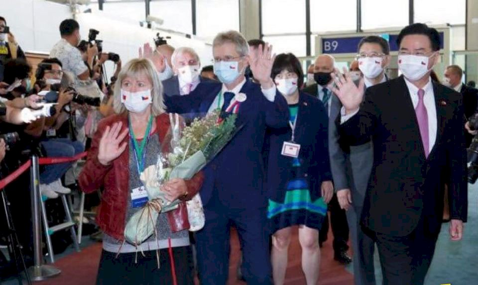 捷克參議院議長抵台 總統：展開全方位深入交流