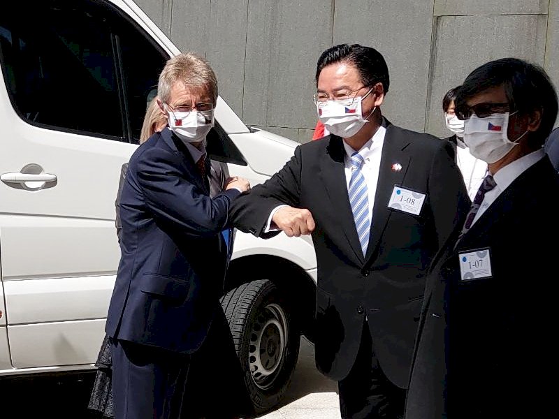 「自由是劍與盔甲」 捷克參議長籲團結捍衛民主