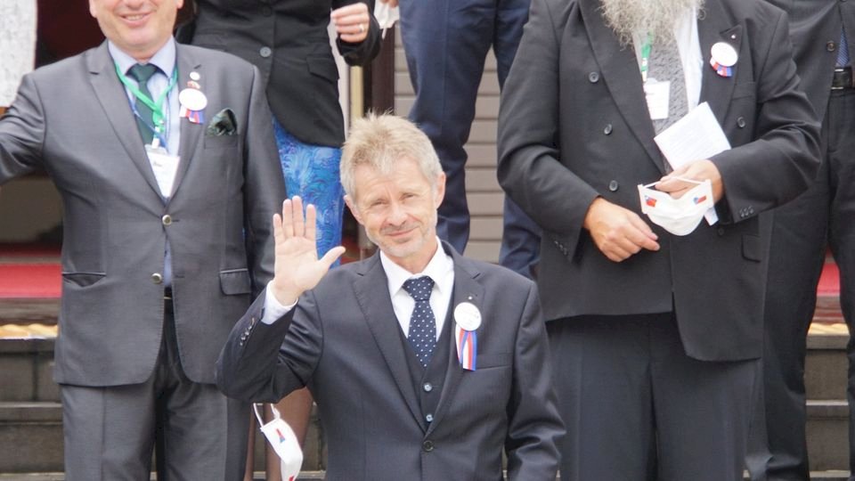 王毅「付出代價說」 捷克總理講話了