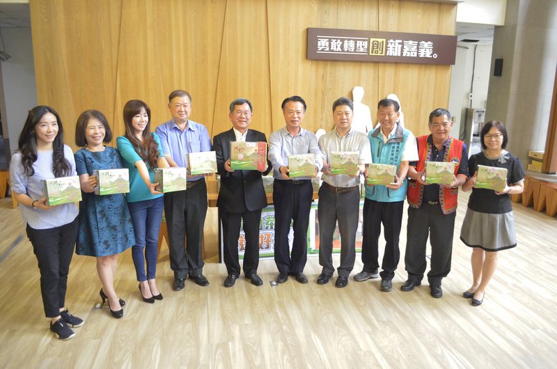 阿里山烏龍茶贈捷克參訪團 增進雙方友誼