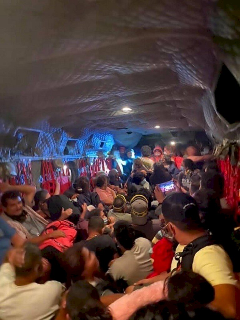 美國加州200多人遭野火圍困 直升機馳援救出