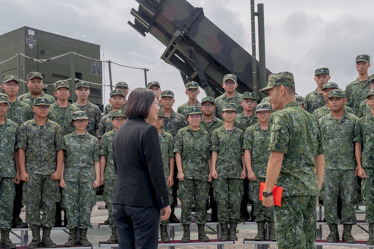 視導防空飛彈連 總統勉官兵銘記國土主權寸步不讓