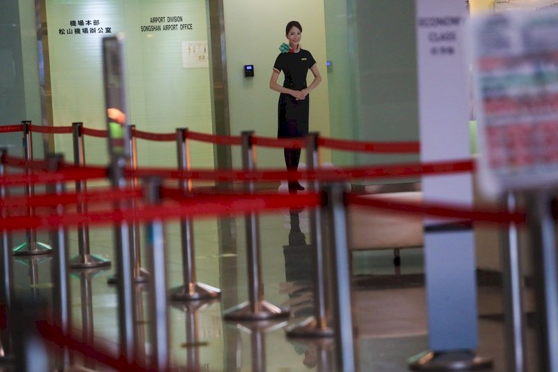 放了快一年無薪假 空服員、導遊無奈不敢離職：「走一步算一步」(影音)