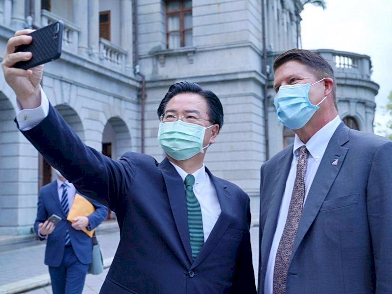 美國務次卿拜會吳釗燮　傳遞支持民主台灣立場