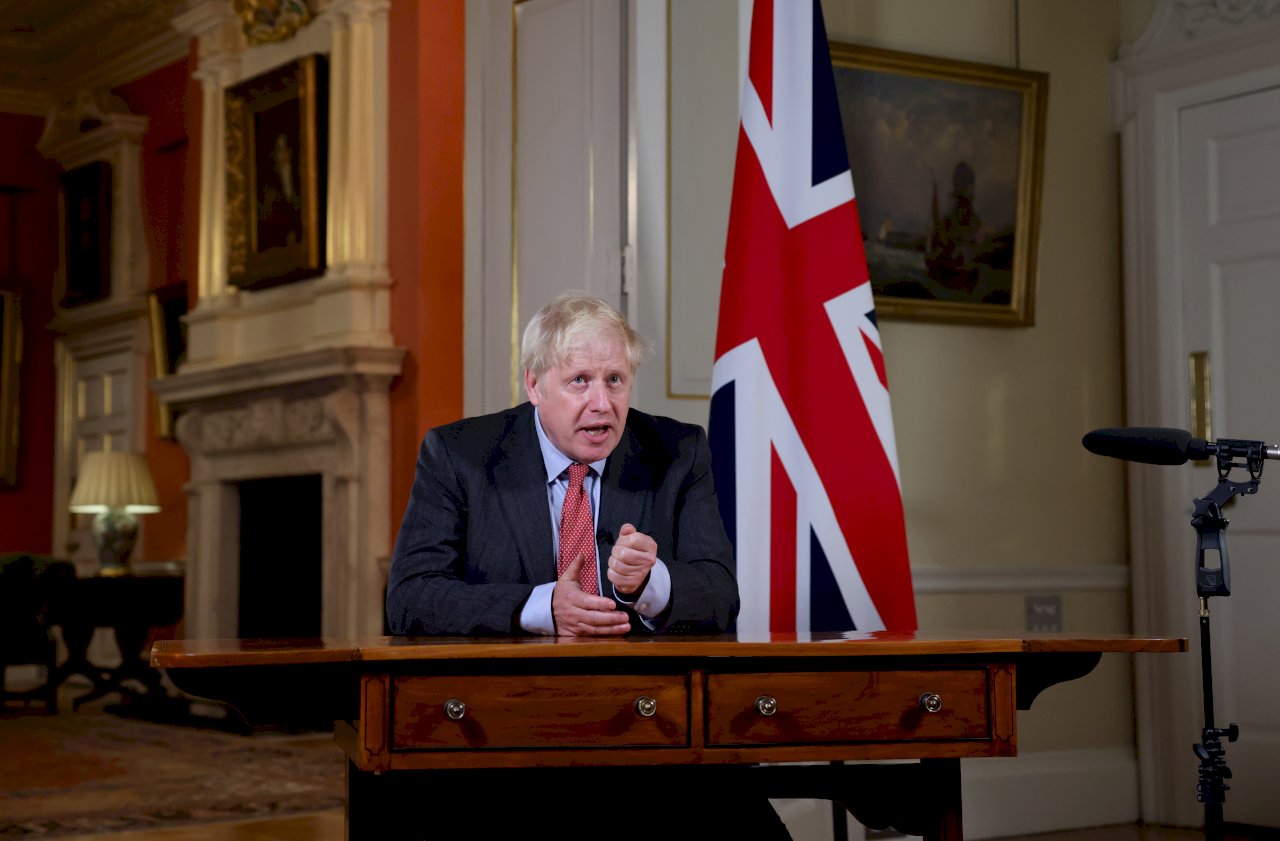 脫歐爛攤子擺不平 穆迪調降英國債信評比