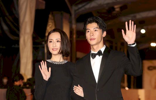 電視金鐘55／眾星紅毯競美  許光漢、柯佳嬿全場最吸睛