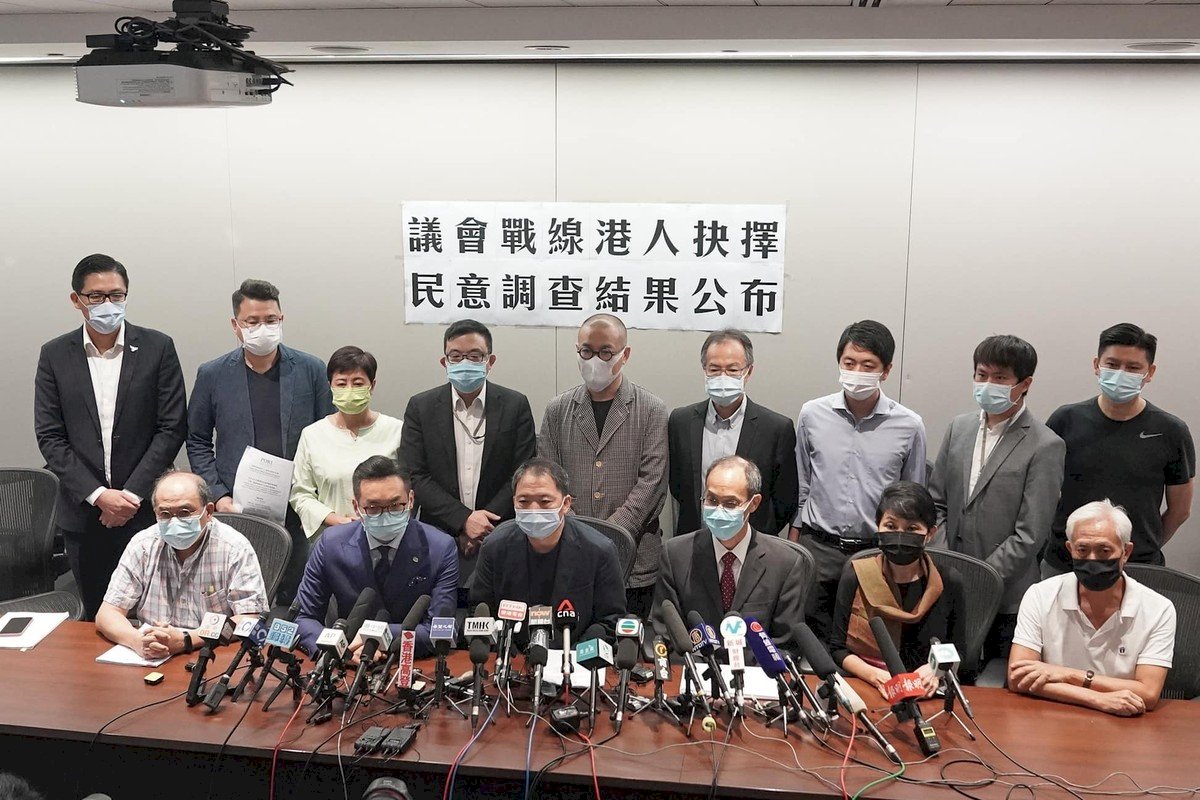 民調不過半　港泛民大部分議員仍選擇留任