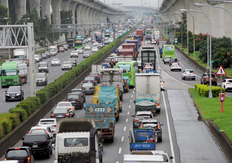 中秋連假車潮恐塞爆　蘇揆籲上路前先了解路況