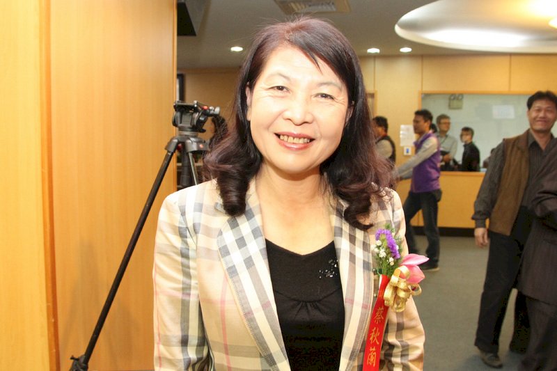 台南7連霸議員蔡秋蘭涉詐助理費 凌晨50萬元交保