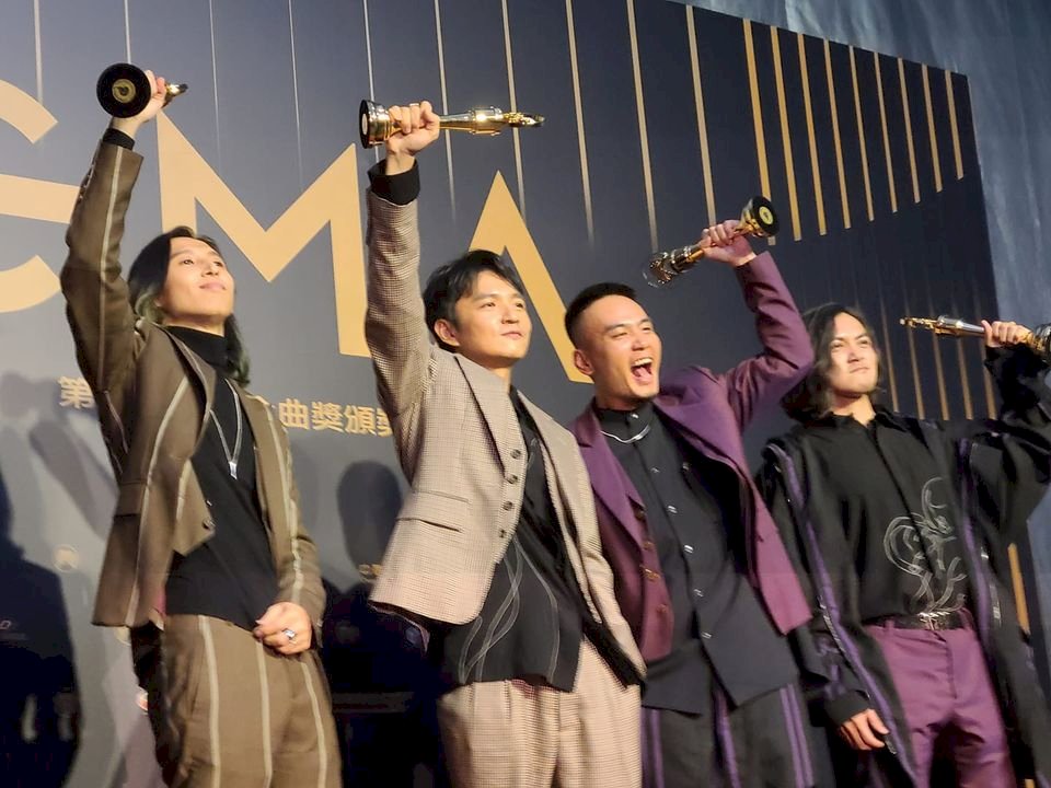 金曲31／成團20年奪最佳樂團 滅火器：證明我們玩音樂也很厲害