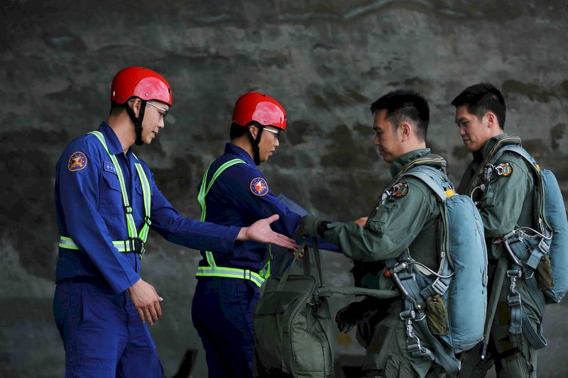 中共不斷派軍艦騷擾台灣引發民眾不滿