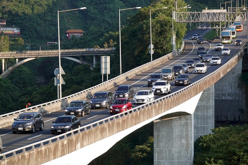 收假日國5北返車流增  上午10時至傍晚6時易塞