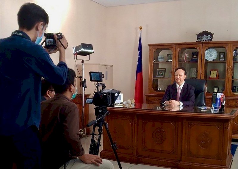 泗水辦事處賀國慶 盼與印尼共同守護民主價值