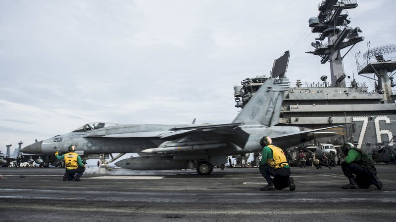 美軍航艦打擊群部署南海 宣示快速反應突發狀況