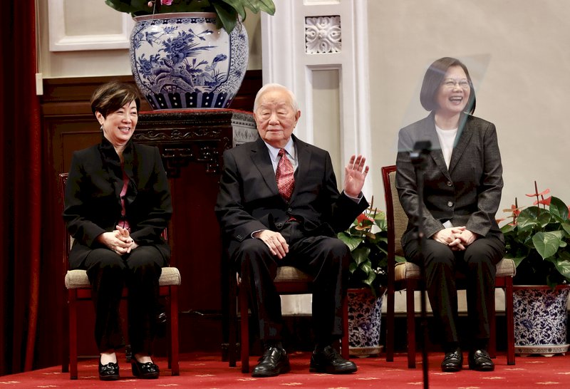 張忠謀再任APEC領袖代表 藍委批層級倒退 綠營高度肯定