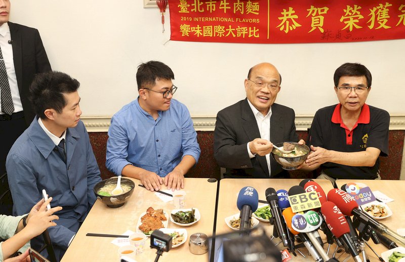 為牛肉麵風暴止血 蘇貞昌親赴店家道歉、消費