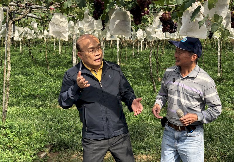 蘇揆南投視察擴大灌溉服務 籲農民申請管路補助
