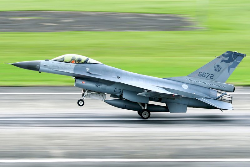 全力搜救F-16飛官 空軍籲外界勿臆測失事原因