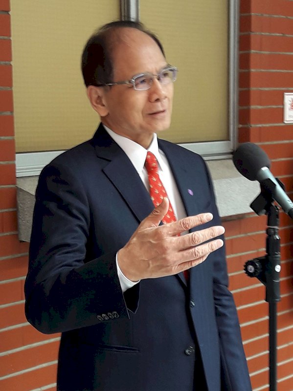 ◎遷都與立法院遷建難度寫照：「留下來，或是我跟你走！」