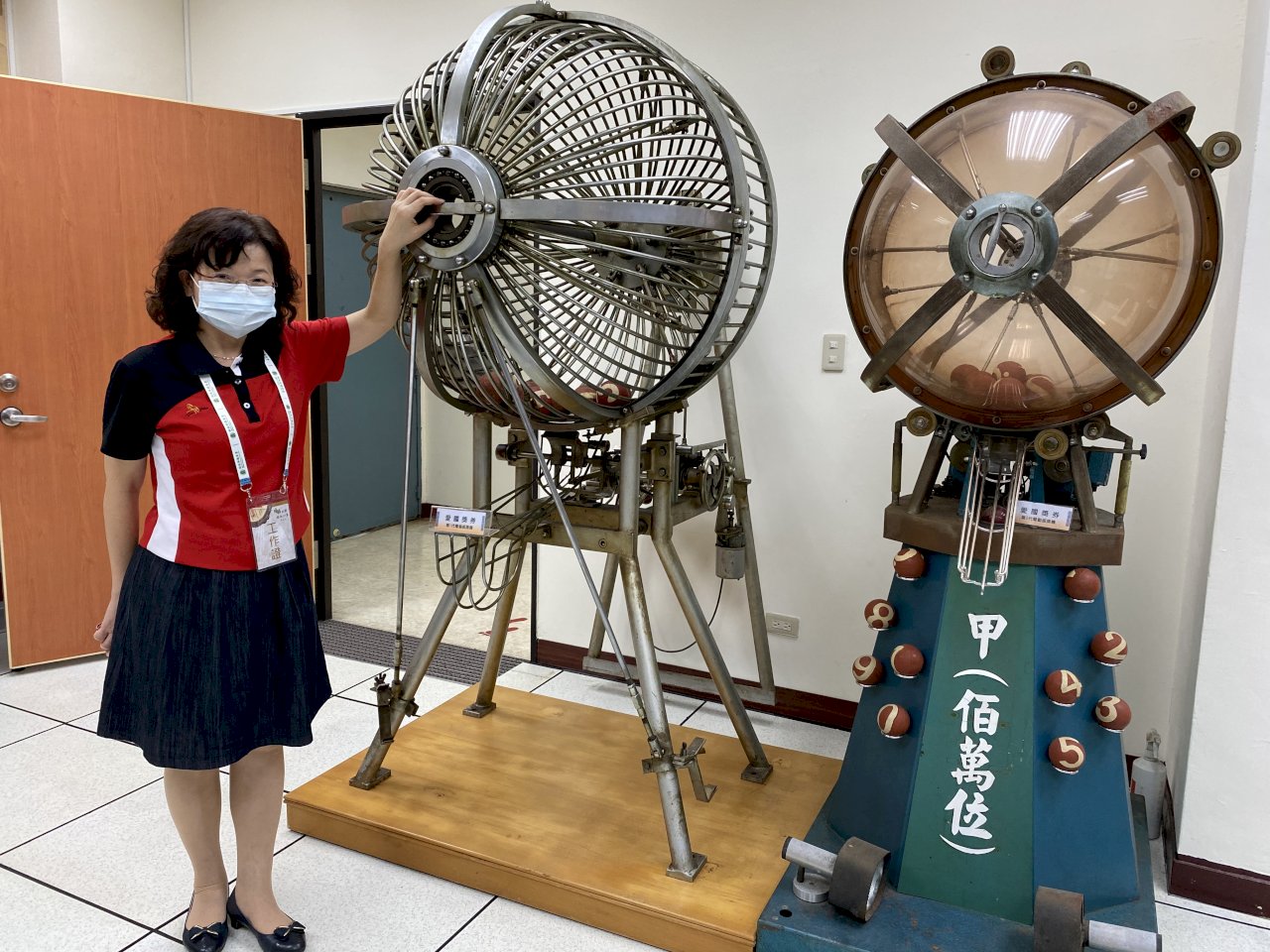 日治時期金庫、比人還大的彩券搖獎機 國庫署台銀聯手展文物