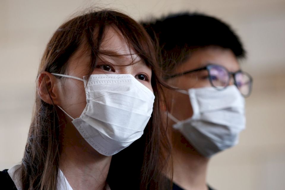 周三宣判！周庭忐忑不安、黃之鋒「人在運動在」