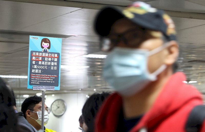 網傳多人未戴口罩挨罰是假的 勸導不聽才會罰