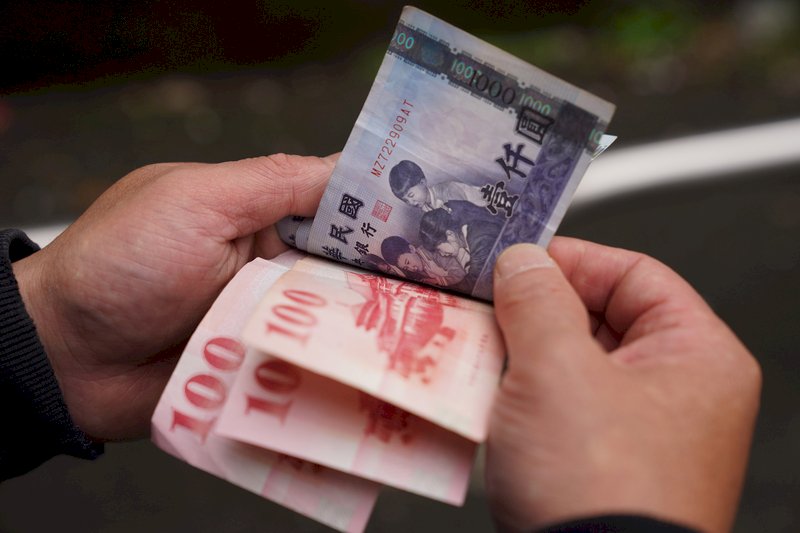 央行維持利率不變 升存準率祭第七波房市管控