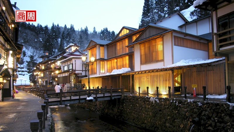 預約白色聖誕 漫步銀山溫泉街 紛飛雪片中重現大正風情