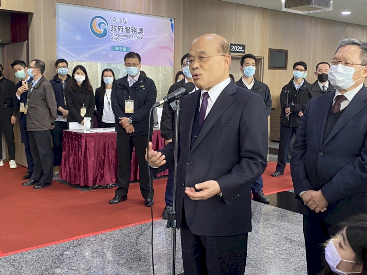 蘇貞昌聲援黎智英 「台灣會撐著 像一道光破掉黑暗」