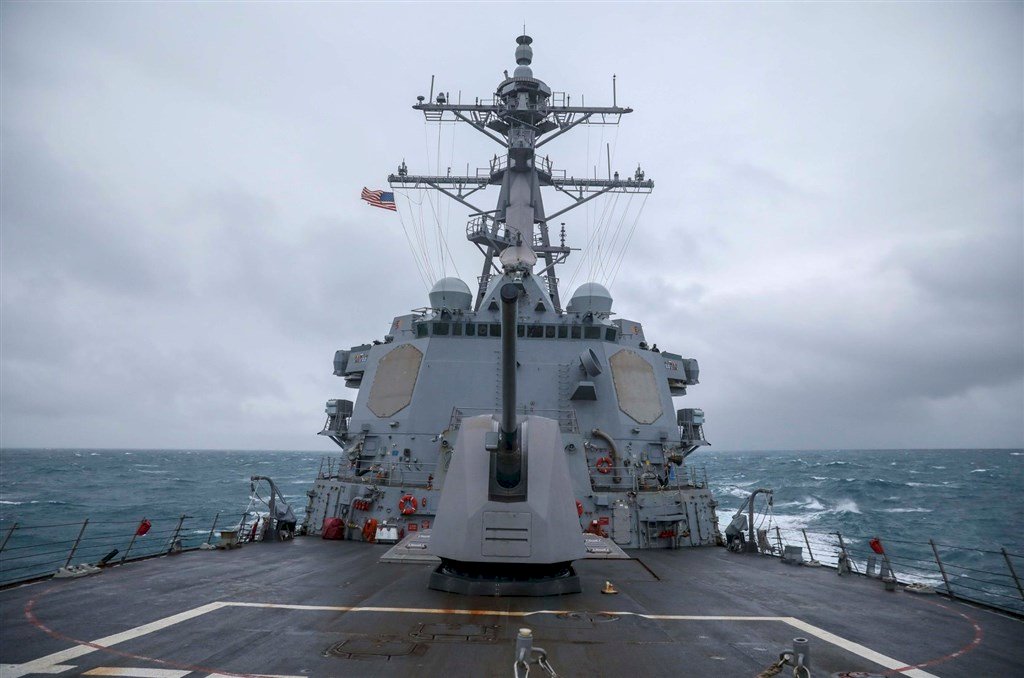 美艦通過台海 共軍：全程跟監