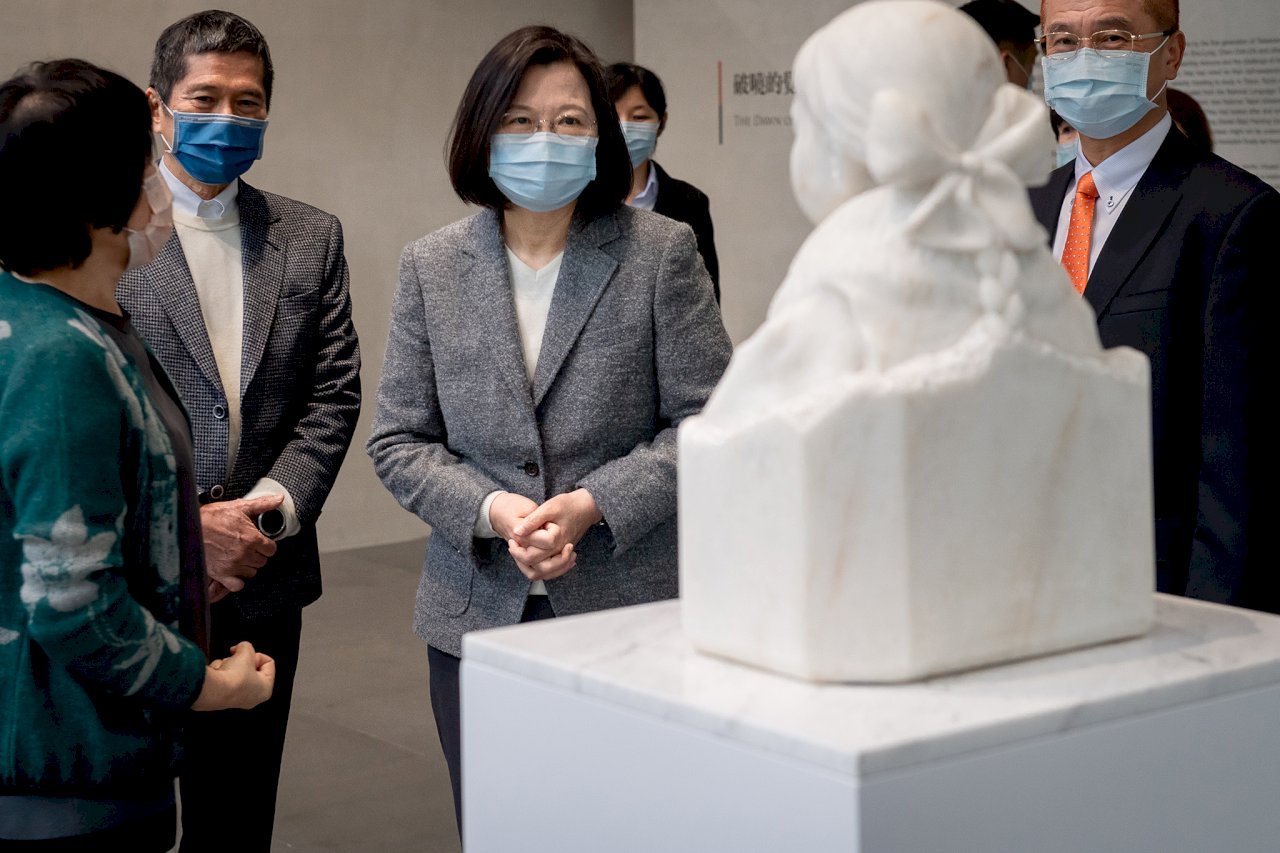 參觀台灣美術再發現特展 蔡總統推薦：別錯過