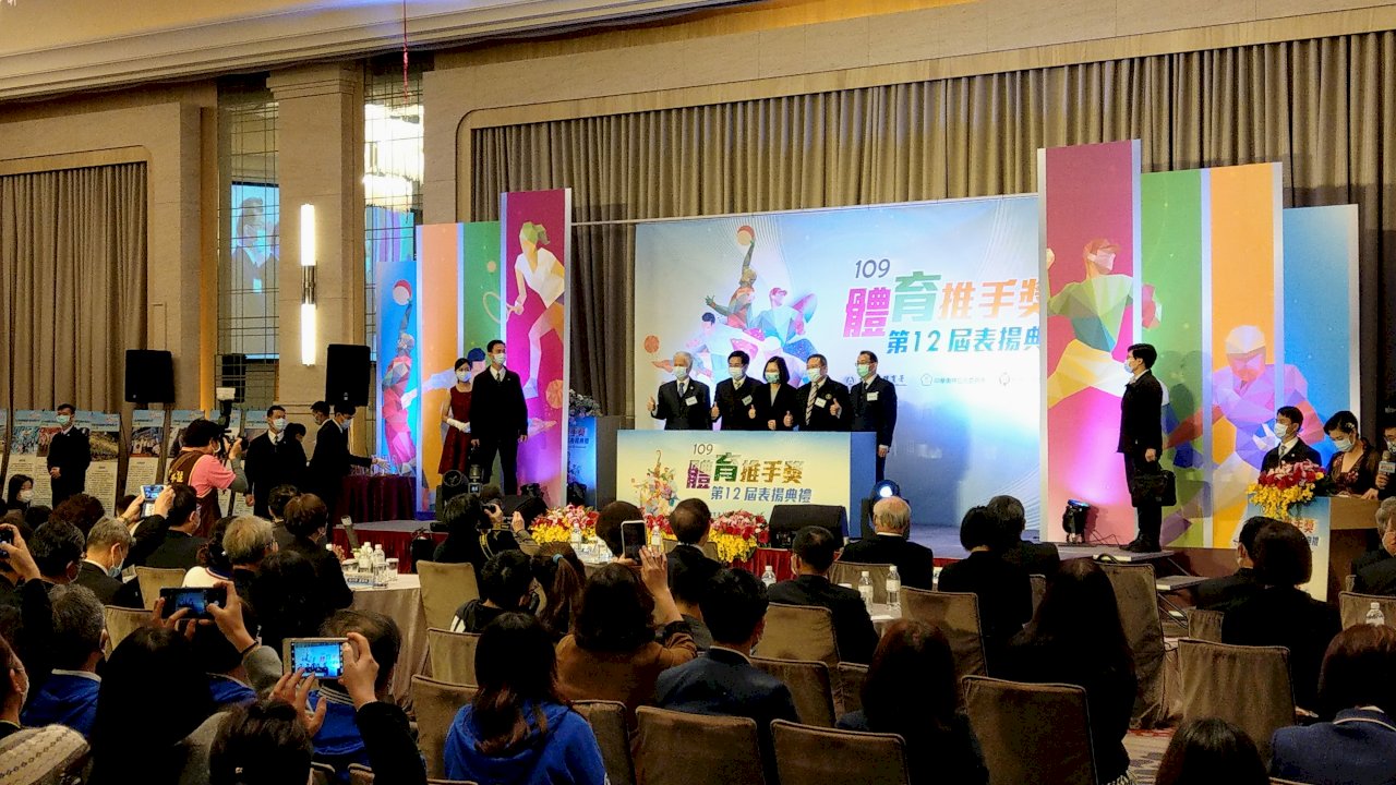 出席體育推手獎 總統：專業訓練加後勤支援 助選手備戰東奧