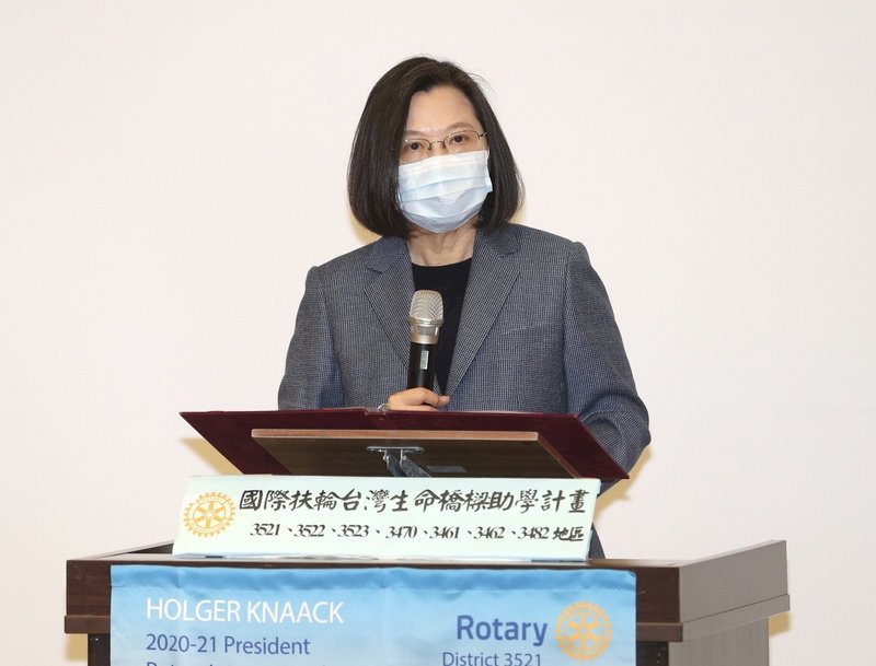 總統：協助年輕朋友有自信走出屬於自己的路