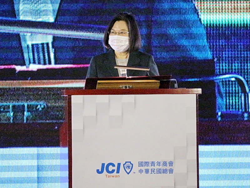 展望2021 總統：守住疫情 發揮產業優勢