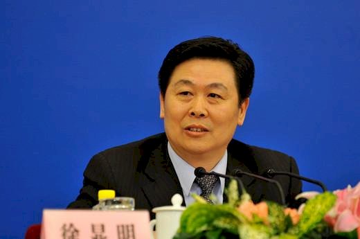 黨大還是法大？人大常委徐顯明只能躲進「三之論」文字遊戲中