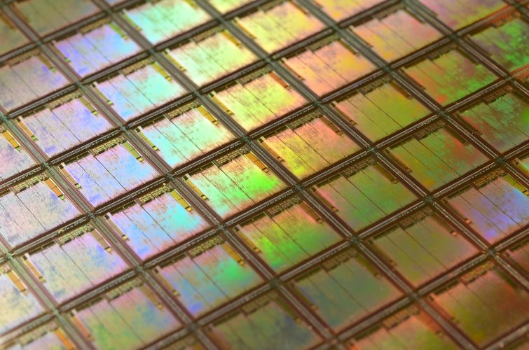 路透：烏克蘭斷供全球半數氖氣 晶片荒恐加劇