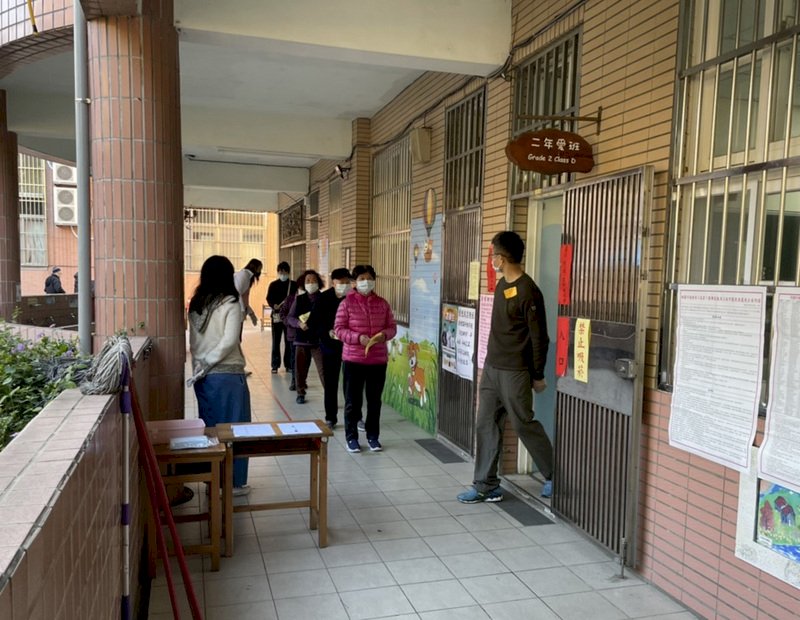 桃園市議員王浩宇罷免案 排隊投票秩序良好
