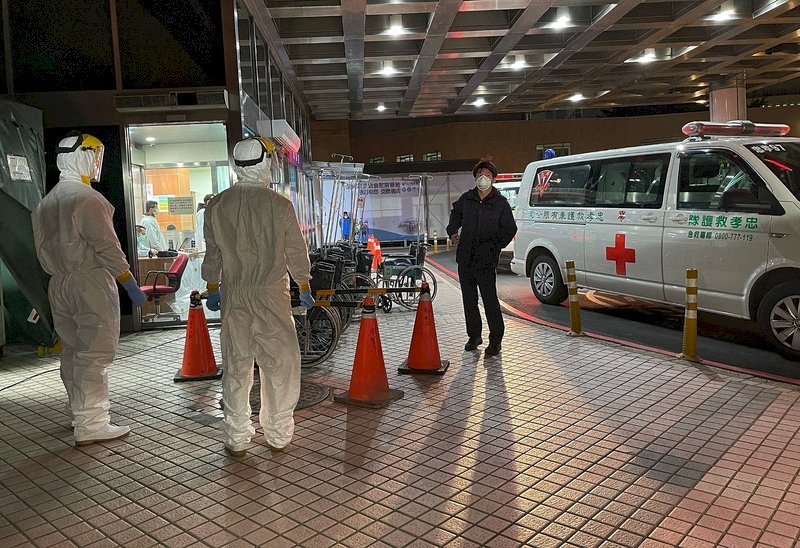 桃園某醫院群聚感染再添1例 指揮中心首度於院內前進指揮所