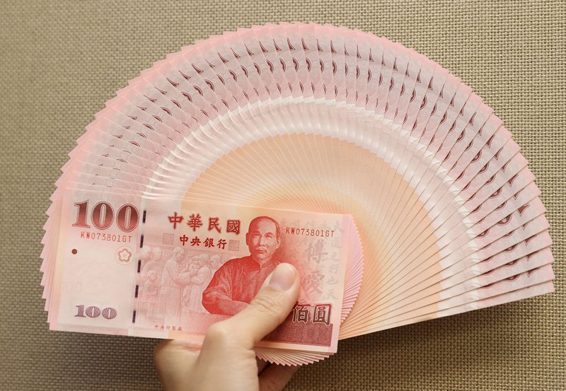 春節換新鈔需求增 蘇揆要求落實鈔券清潔消毒