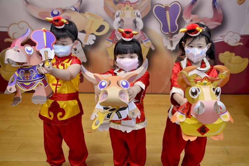 新北元宵小提燈，功夫牛、牛來富、牛哞王3款超療癒(影音)