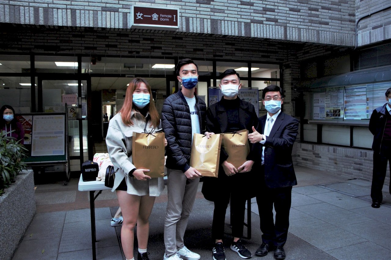元智送境外生福袋 大馬生驚喜：內容物好貼心
