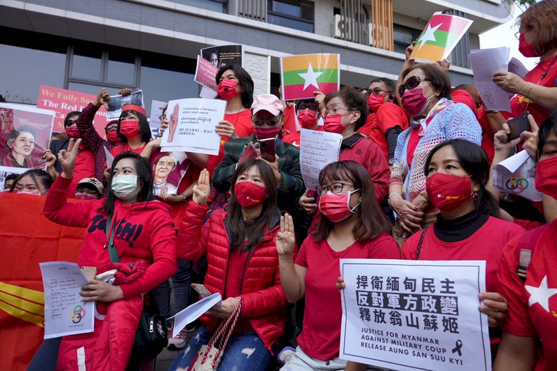 逾400名在台緬甸僑胞上街頭  跨海聲援翁山蘇姬